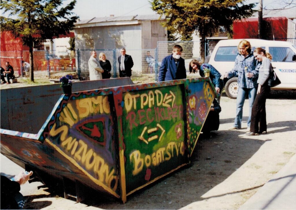 Bosanska Gradiška, project "Let's do the Possible I" (2002) with a colourfully painted trash container (backside).
